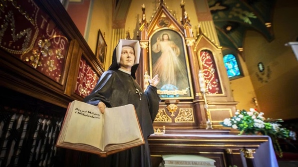 10 trích dẫn về đau khổ và khiêm nhường từ nhật ký của Thánh nữ Faustina Kowalska