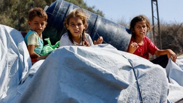 Caritas Giêrusalem phân phát 10.000 hộp sữa bột cho trẻ em và các gia đình tại Dải Gaza