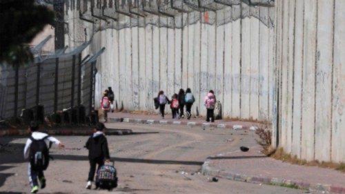 Xung đột tại Trung Đông - Trẻ em không thể hiểu được những lý do vô nhân của bạo lực