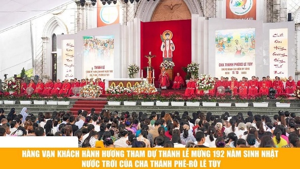 Hàng vạn khách hành hương tham sự Thánh lễ Mừng 192 năm Sinh nhật Nước trời của Cha Thánh Phêrô Lê Tùy